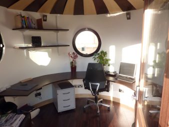 interieur ecopod aidan quinn