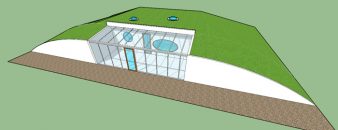 image 3D du concept GreenPod avec serre, vue de l'extérieur et du ciel, la serre est complètement intégrée dans la terre entre les murs ouest et est, la serre est vitrée devant et au dessus, on distingue la maison au fond de la serre avec un hublot à gauche, la porte d'entrée au milieu et une baie en ellipse à droite, le tout est végétalisé avec des puits de lumière