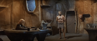 image extraite du film la planète des singes de 1968 avec Charlton Heston alias Taylor et Booth Colman alias Zaïus