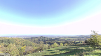 vue sur le paysage, maison bulle bioclimatique semi-enterrée, plein sud