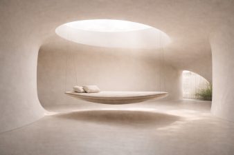 Plateforme courbe suspendue intégrée dans un espace architectural organique lumineux