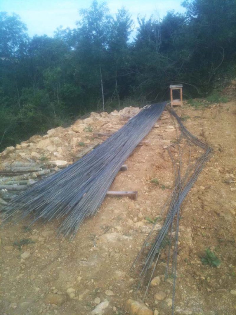 fers a béton sur palettes en bas