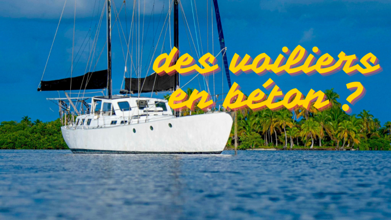 photo du voilier Sagar Rani ancré dans une baie du Panama, avec un beau ciel bleu et le texte "des voiliers en béton ?" et des palmiers au fond