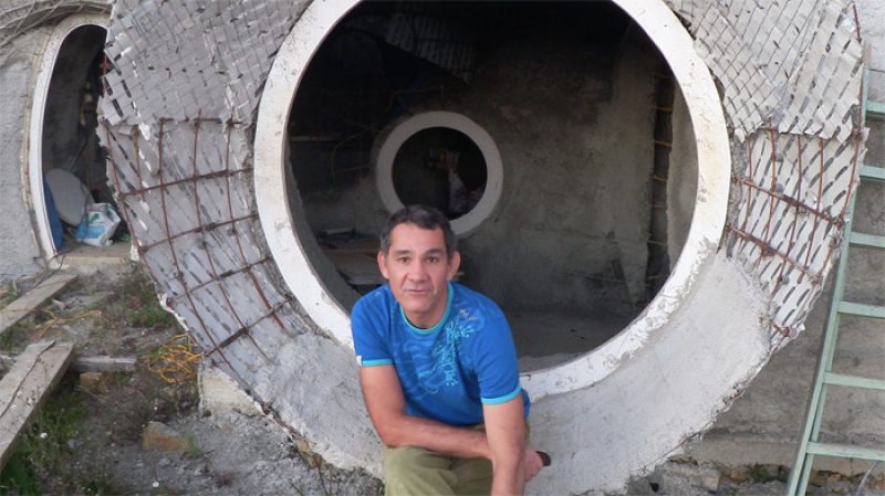 Damien Touvet, professeur au cirque de Mafate à l'ile de La Réunion, qui est venu m'aider 4 mois sur mon chantier